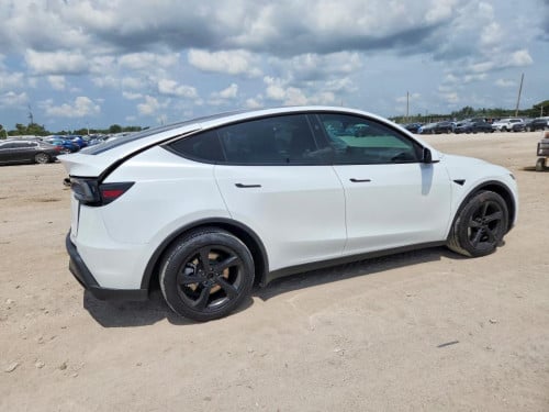 Tesla model Y 2026 long rang