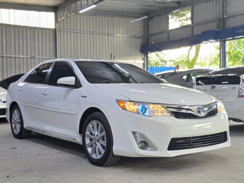 Toyota Camry Hybrid XLE 2013 Full Option