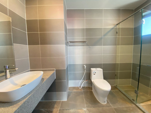 VIP unit (2Bedrooms, 2bath and 3 balconies )