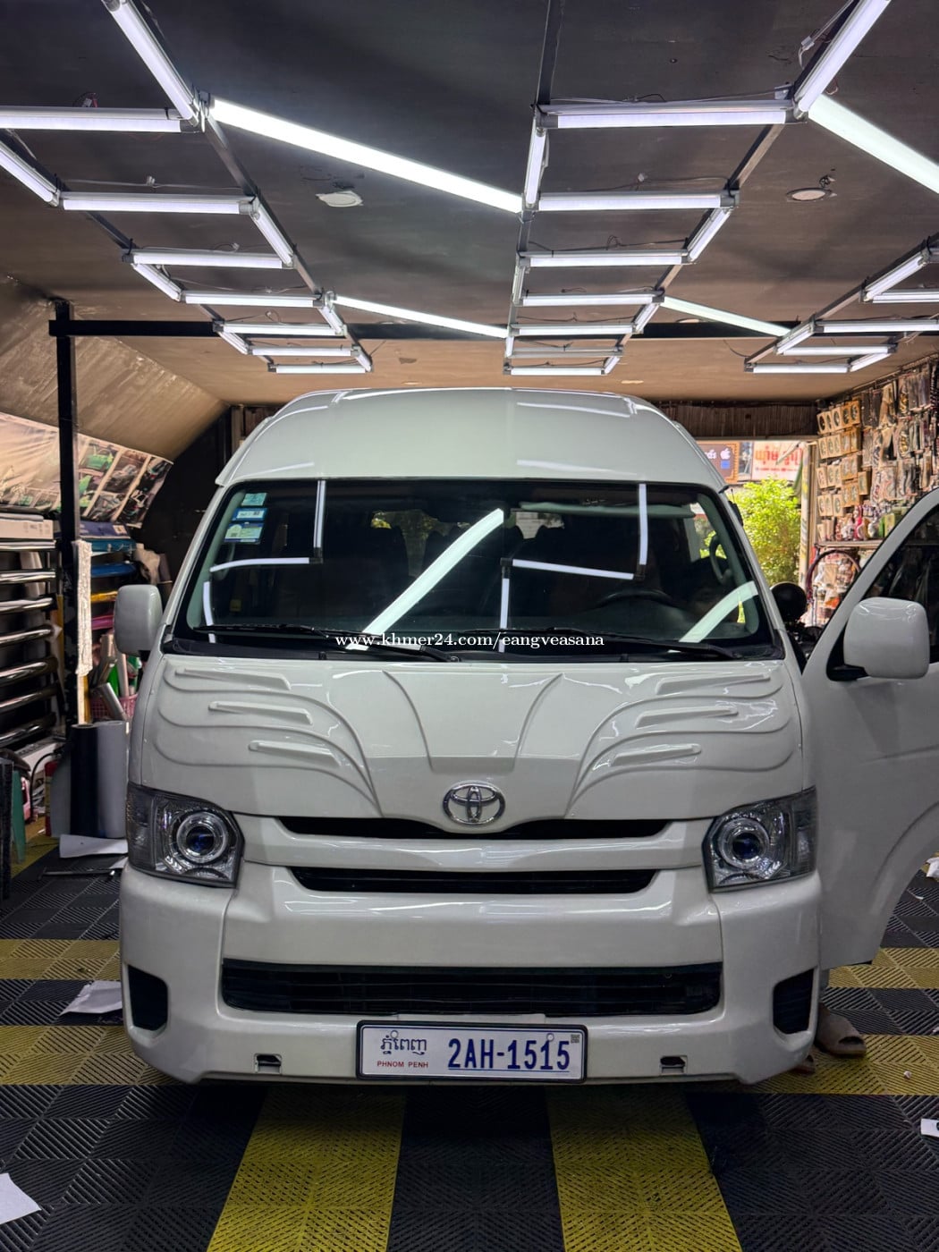 Toyota Haice 016 ម៉ាស៊ូតលេខដៃ លក់