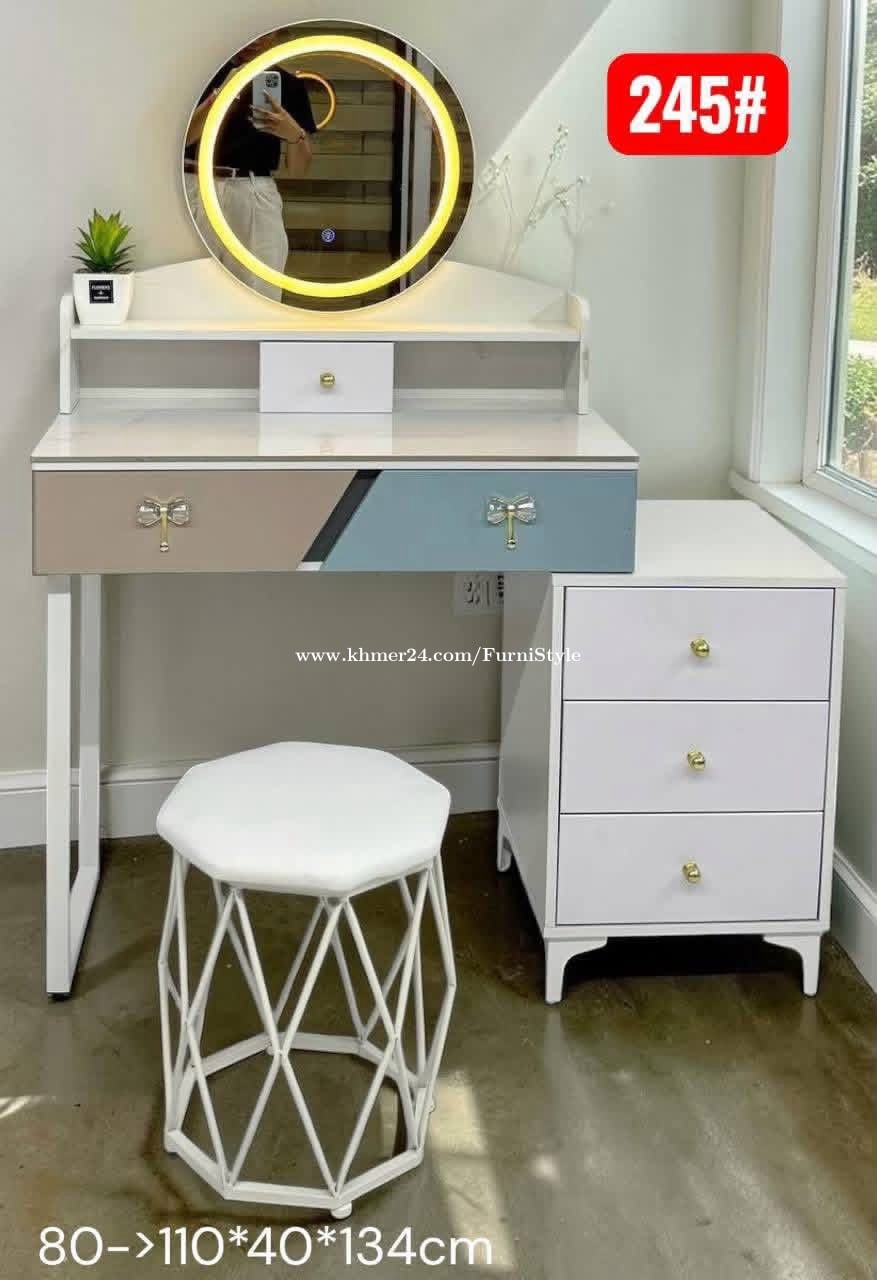 Makeup table set