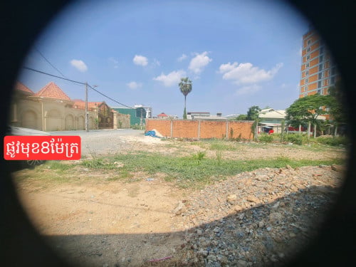 ដីក្បែរផ្សារបឹងបៃតង