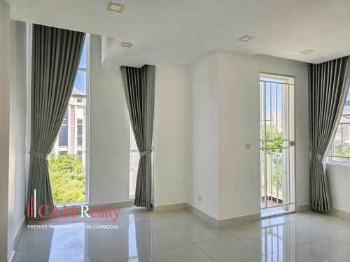 ផ្ទះវីឡាភ្លោះសម្រាប់លក់ក្នុងបុរីជីបម៉ុងសែនសុខ