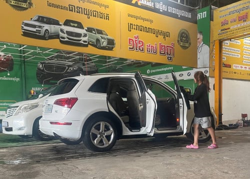 គ្រឿងបន្លាស់ថ្មី ស៊ីនសុទ្ធ ទោះឡានចិនក៏ថ្លៃដូចតែគ្នាទេ