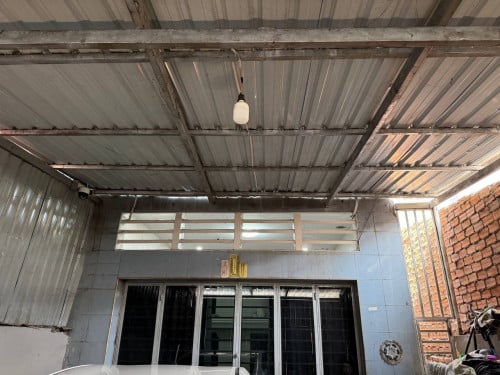 ផ្ទះលក់បន្ទាន់ ទល់មុខផ្សារពោធិ៍ចិនតុង