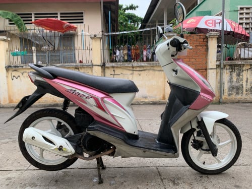 ម៉ូតូលក់​