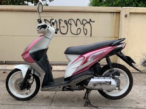 ម៉ូតូលក់​