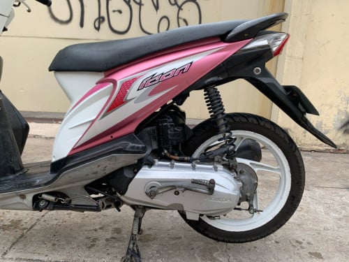 ម៉ូតូលក់​