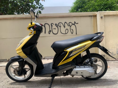ម៉ូតូលក់​