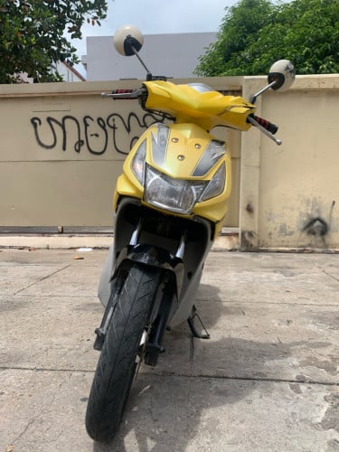 ម៉ូតូលក់​