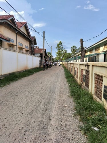 ដីលក់ក្រោមទីផ្សារ