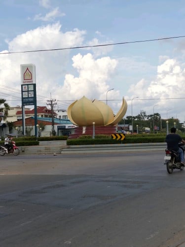 ដីលក់ក្រោមទីផ្សារ
