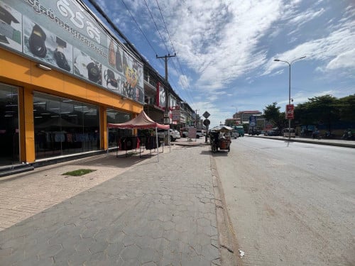 ផ្ទះអាជីវកម្មសម្រាប់ជួលលើផ្លូវវេងស្រេង