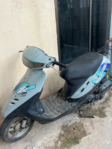ម៉ូតូលក់ក្រដាស់ពន្ធ