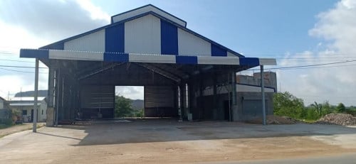 ឃ្លាំងធំថ្នីស្អាតជួល 1200$/ក្នុងមួយខែ (ចរចាបាន) ជាប់ផ្លូវជាតិលេខ៦ ចេញពីភ្នំពេញ ទំហំ 20m x 30m