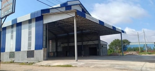 ឃ្លាំងធំថ្នីស្អាតជួល 1200$/ក្នុងមួយខែ (ចរចាបាន) ជាប់ផ្លូវជាតិលេខ៦ ចេញពីភ្នំពេញ ទំហំ 20m x 30m