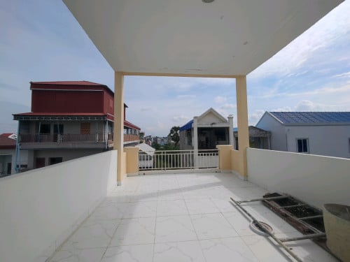 ផ្ទះលក់នៅជិតវត្តក្រាំងធ្នង់ លក់បន្ទាន់ (2សន្លឹក) ជិតផ្លូវធំ