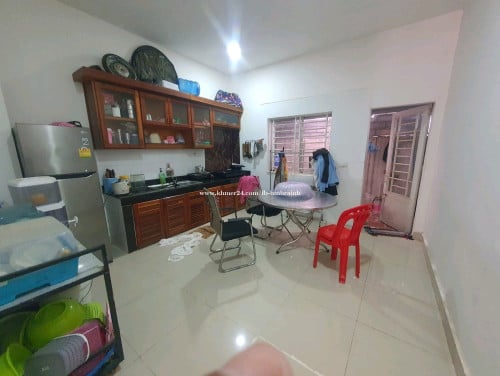 ផ្ទះលក់បន្ទាន់ក្រោមទីផ្សាតម្លៃចរចារបាននៅបុរីពិភពថ្មីកំបូល2