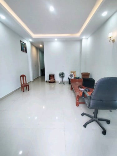 ផ្ទះជួល200$ ជិតព្រលានថ្មី