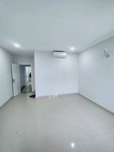 ផ្ទះជួល200$ ជិតព្រលានថ្មី