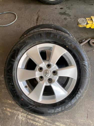 លក់យ៉ាន់សំបកកង់នៅថ្មី 215/60R16