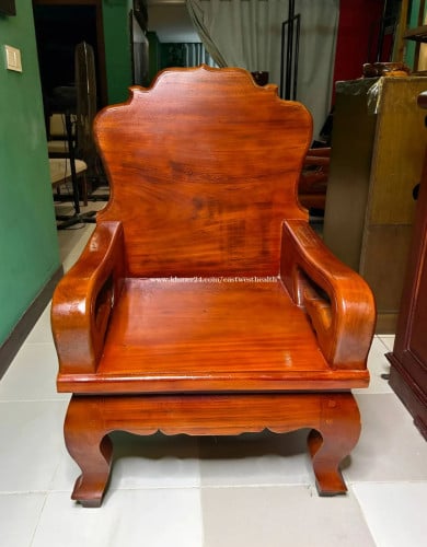 កៅអីឈើក្រាស់ 4 ដុំ – ស្អាត ថ្មី