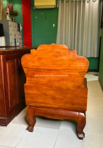 កៅអីឈើក្រាស់ 4 ដុំ – ស្អាត ថ្មី