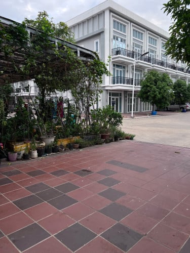 ផ្ទះស្អាតនៅជំមុខសួរស្រួលរស់នៅ ទំហំដី4.2*26