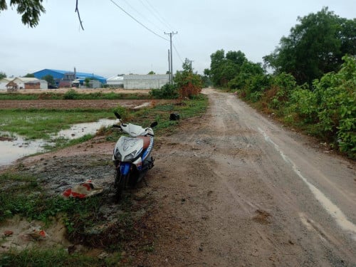 ដីដាក់លក់ (ទន្លេបាទី) 600mពីNR2