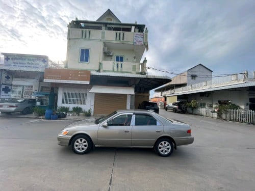 ឡានលក់ឆ្នាំ 97 ពណ៌ស្លូញ