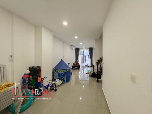 ផ្ទះវីឡាកូនកាត់ A SII សម្រាប់លក់ក្នុងបុរីជីបម៉ុង 6A