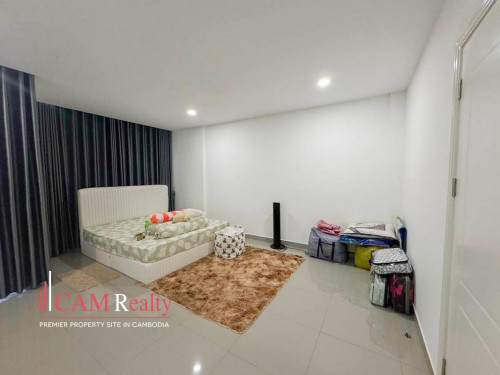 ផ្ទះវីឡាកូនកាត់ A SII សម្រាប់លក់ក្នុងបុរីជីបម៉ុង 6A