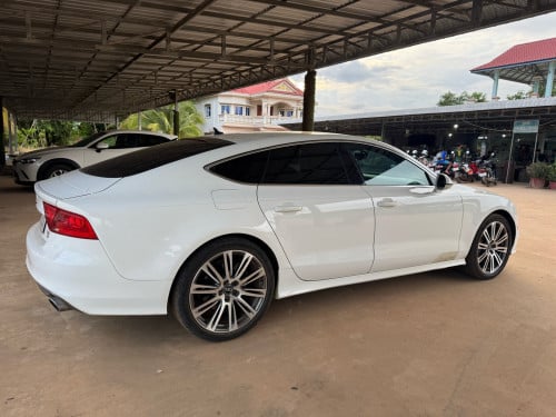លក់បន្ទាន់ Audi A7 2012 តំលៃ 14700$ ដាច់ឡានស្អាត