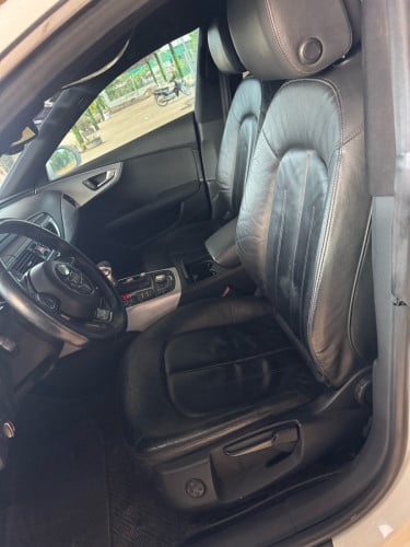 លក់បន្ទាន់ Audi A7 2012 តំលៃ 14700$ ដាច់ឡានស្អាត