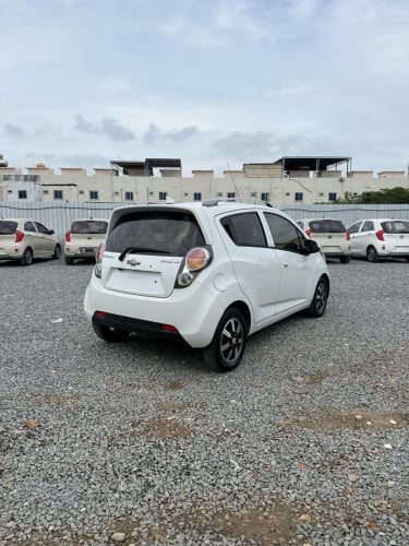 ស្តង់ដារអាមេរិច Chevrolet Spark 2012 ពណ៍ស