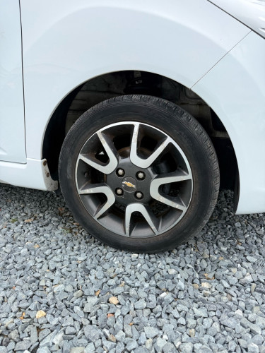 ស្តង់ដារអាមេរិច Chevrolet Spark $7,350