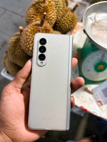 លក់ឬដូរGalaxy fold3 ឆ្នូតក្រៅប្រើបាន ក្នុងបារ៉តតិច