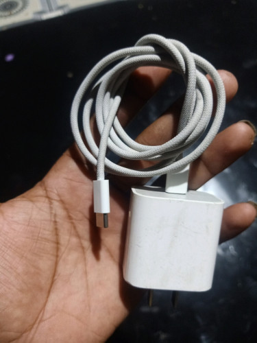 លក់ឆ្នាំងសាក់ Iphone 17 Pro max zin