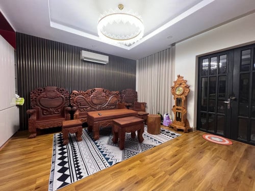 #វីឡាកូនកាត់  LA   ក្នុងបុរីប៉េង ហួតបឹងស្នោរ ផ្លូវជាតិលេខ1  គំរង​អេគូដេតា​