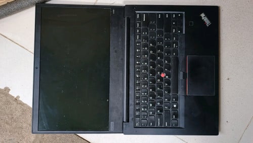 កុំព្យូទ័រlenovo E480នៅប្រការបានម៉ាស៊ីនធំ