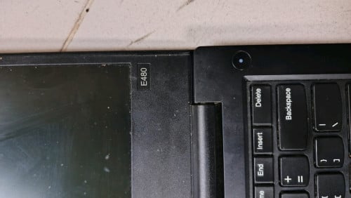 កុំព្យូទ័រlenovo E480នៅប្រការបានម៉ាស៊ីនធំ