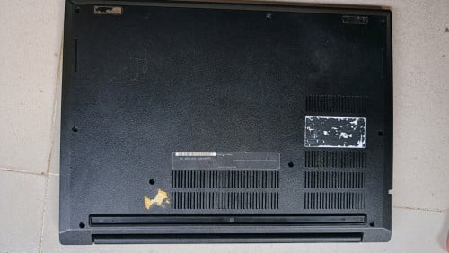 កុំព្យូទ័រlenovo E480នៅប្រការបានម៉ាស៊ីនធំ