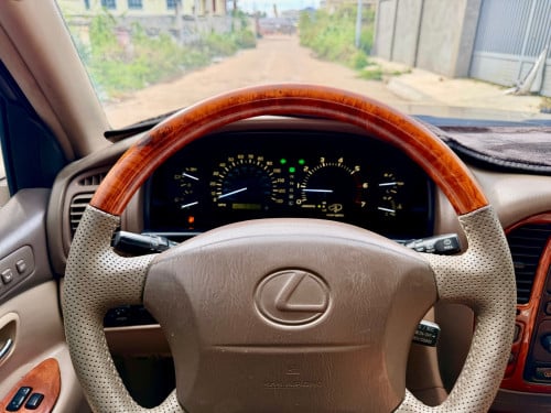 រថយន្ត Lexus LX470 ឆ្នាំ99ពណ៍ទឹកមាសឡានស្អាត ហ្គាសទើបតែដាក់ថ្មី ABSទើបតែដូរលក់