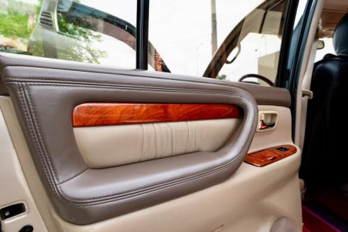 រថយន្ត Lexus LX470 ឆ្នាំ99ពណ៍ទឹកមាសឡានស្អាត ហ្គាសទើបតែដាក់ថ្មី ABSទើបតែដូរលក់