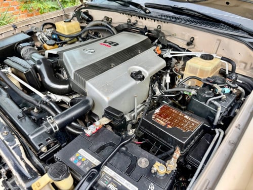 រថយន្ត Lexus LX470 ឆ្នាំ99ពណ៍ទឹកមាសឡានស្អាត ហ្គាសទើបតែដាក់ថ្មី ABSទើបតែដូរលក់