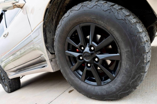 រថយន្ត Lexus LX470 ឆ្នាំ99ពណ៍ទឹកមាសឡានស្អាត ហ្គាសទើបតែដាក់ថ្មី ABSទើបតែដូរលក់