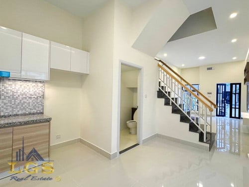 វីឡាកូនកាត់ LV សម្រាប់ជួល | Link House LV For Rent