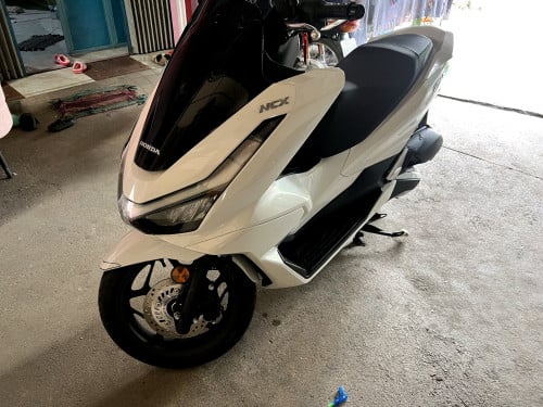 លក់ម៉ូតូ PCX 125cc ម្ចាស់ដើមថ្មីកេស 026 ជិះបាន (3950km) film ឡានមួយជុំ free មួកការពារ តម្លៃ 32xx