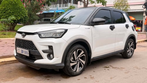 ឡានថ្មីសាហាវ Raize 2022 តំបូលខ្មៅ ហ្សីនមួយជុំ ស្កុត1ជុំ ធានាថាថ្មីខ្លាញ់គោ
