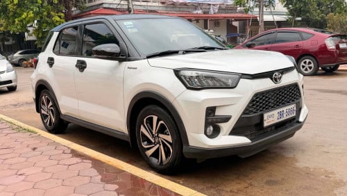 ឡានថ្មីសាហាវ Raize 2022 តំបូលខ្មៅ ហ្សីនមួយជុំ ស្កុត1ជុំ ធានាថាថ្មីខ្លាញ់គោ